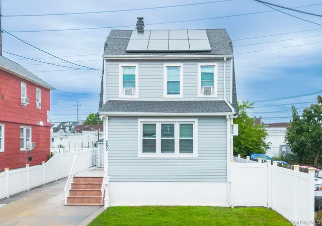 Photo 1 of Single family home for sale at 255 Cochran Pl, Hempstead, NY 11581 | MLS# 1047021 | Listing updated on 2026-09-07
