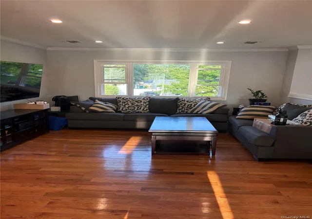 Photo 2 of Single family home for sale at 6 Starling Ct, Brookhaven, NY 11727 | MLS# 1047027 | Listing updated on 2026-09-06