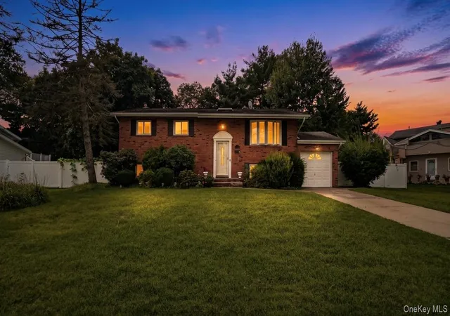 Photo 3 of Single family home for sale at 12 Bennington Pl, Babylon, NY 11798 | MLS# 1047037 | Listing updated on 2026-10-04