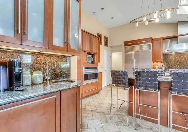 Photo 3 of Sale Pending at 78 Chestnut St, Glen Cove, NY 11542 | MLS# 1047046 | Listing updated on 2026-10-01