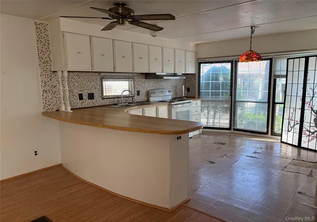 Photo 2 of Manufactured home for sale at 525/p4 Riverleigh, Riverhead, NY 11901 | MLS# 1047053 | Listing updated on 2026-09-04