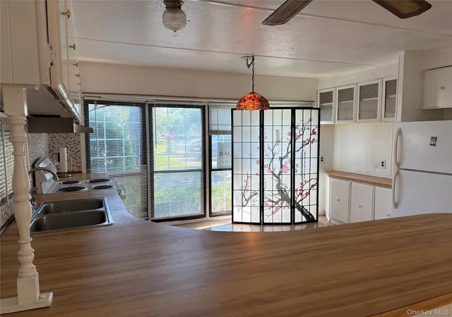 Photo 3 of Manufactured home for sale at 525/p4 Riverleigh, Riverhead, NY 11901 | MLS# 1047053 | Listing updated on 2026-09-04