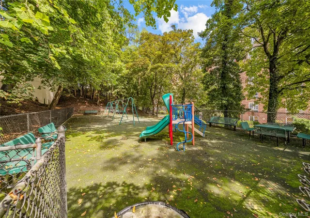 Photo 25 of Condo for sale at 3 Sadore Ln #6X, Yonkers, NY 10710 | MLS# 1047054 | Listing updated on 2026-09-08