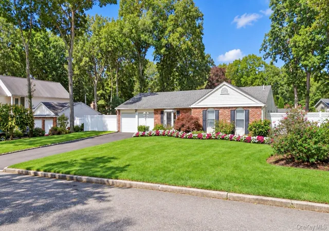 Photo 3 of Sale Pending at 3 Barnsley Crescent, Brookhaven, NY 11766 | MLS# 1047074 | Listing updated on 2026-09-29