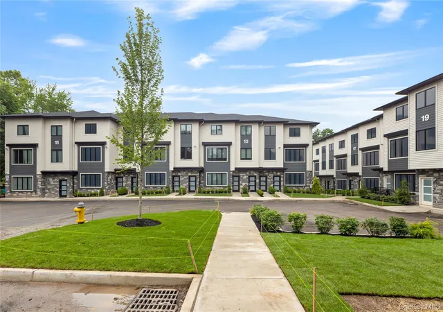 Condo for sale at 17 Lazer Ct #103, Ramapo, NY 10977 | MLS# 1047077