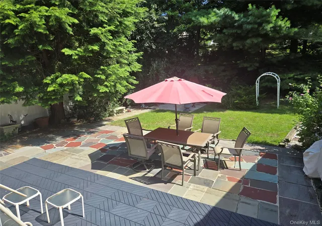Photo 4 of Sale Pending at 30 Greenvale Cir, Greenburgh, NY 10607 | MLS# 1047089 | Listing updated on 2026-10-16