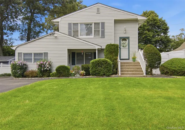 Photo 1 of Single family home for sale at 224 Holbrook Ave, Brookhaven, NY 11779 | MLS# 1047093 | Listing updated on 2026-10-01