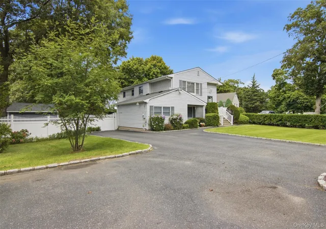 Photo 3 of Single family home for sale at 224 Holbrook Ave, Brookhaven, NY 11779 | MLS# 1047093 | Listing updated on 2026-10-01