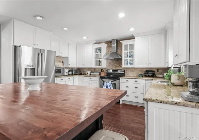Photo 3 of Single family home for sale at 1262 Barberry Rd, Hempstead, NY 11793 | MLS# 1047102 | Listing updated on 2026-09-05