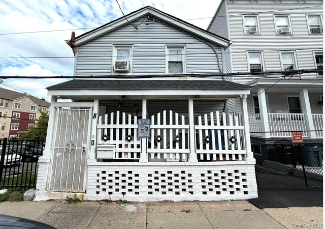 Photo 1 of Single family home for sale at 8 Ritters Ln, Yonkers, NY 10703 | MLS# 1047120 | Listing updated on 2026-09-06