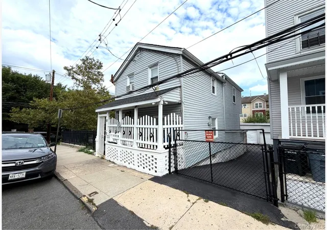 Photo 2 of Single family home for sale at 8 Ritters Ln, Yonkers, NY 10703 | MLS# 1047120 | Listing updated on 2026-09-06