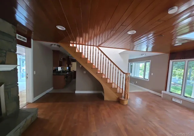 Photo 3 of Mansion for sale at 549 Woodbury Rd, Cold Spring Harbor, NY 11724 | MLS# 1047145 | Listing updated on 2026-10-08