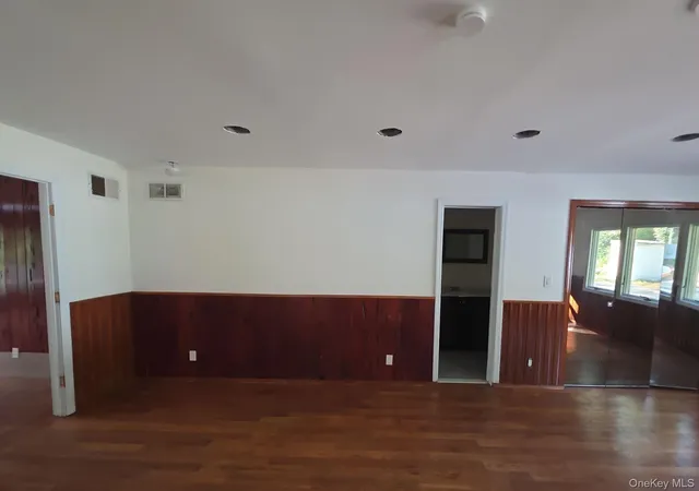 Photo 4 of Single family home for sale at 549 Woodbury Rd, Cold Spring Harbor, NY 11724 | MLS# 1047145 | Listing updated on 2026-10-08