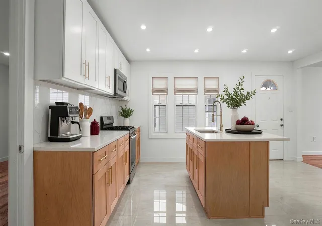 Photo 3 of Single family home for sale at 219 E 238th Street, New York, NY 10470 | MLS# 1047147 | Listing updated on 2026-10-08
