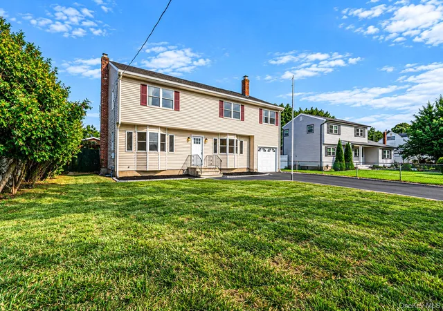Photo 3 of Single family home for sale at 35 Colony Rd, Brookhaven, NY 11776 | MLS# 1047156 | Listing updated on 2026-09-17