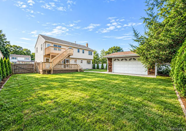 Photo 4 of Single family home for sale at 35 Colony Rd, Brookhaven, NY 11776 | MLS# 1047156 | Listing updated on 2026-09-17