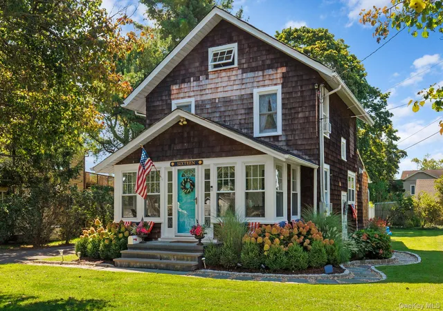 Photo 2 of Sale Pending at 16 Robbins Ave, Babylon, NY 11701 | MLS# 1047195 | Listing updated on 2026-09-28