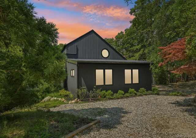 Photo 1 of Single family home for sale at 12 Deep View Ct, East Hampton, NY 11937 | MLS# 1047210 | Listing updated on 2026-10-03