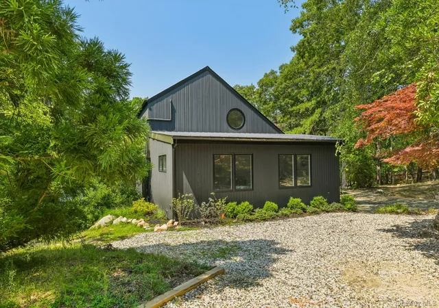 Photo 2 of Single family home for sale at 12 Deep View Ct, East Hampton, NY 11937 | MLS# 1047210 | Listing updated on 2026-10-03