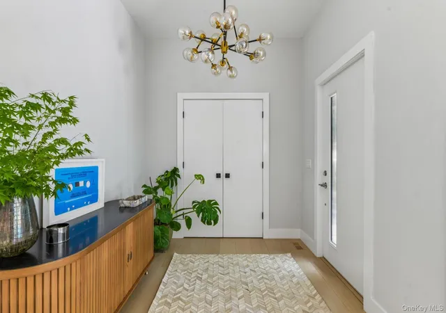 Photo 3 of Single family home for sale at 12 Deep View Ct, East Hampton, NY 11937 | MLS# 1047210 | Listing updated on 2026-10-03