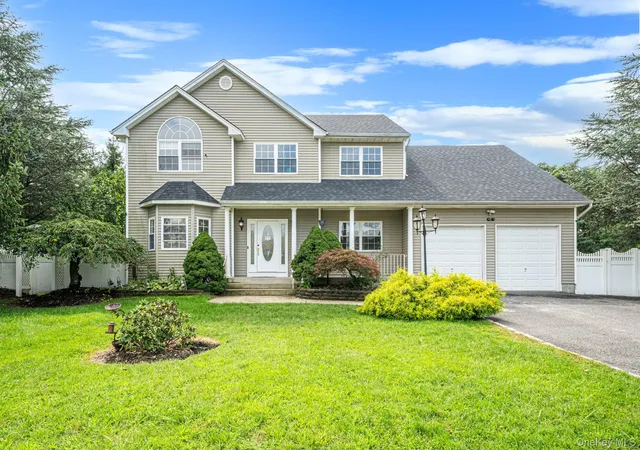 Photo 1 of Single family home for sale at 18 Woodridge Ln, Brookhaven, NY 11727 | MLS# 1047218 | Listing updated on 2026-09-05