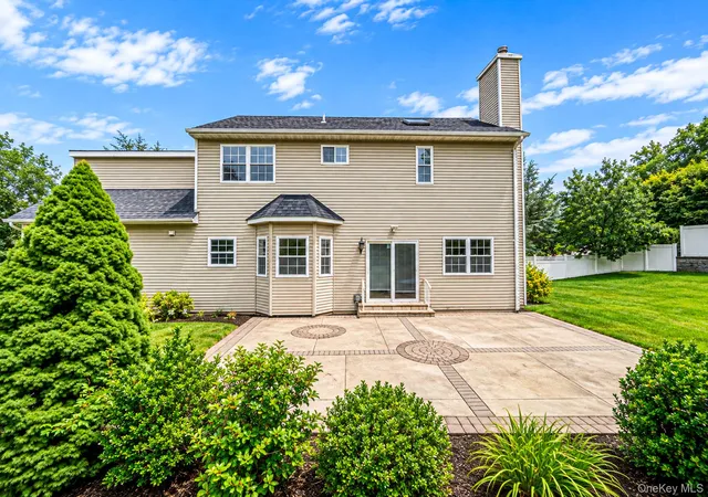 Photo 3 of Single family home for sale at 18 Woodridge Ln, Brookhaven, NY 11727 | MLS# 1047218 | Listing updated on 2026-09-05