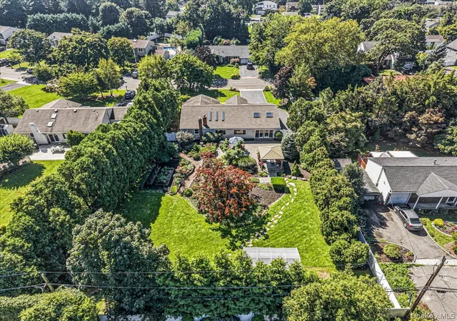Photo 2 of Single family home for sale at 31 Dehan St, Smithtown, NY 11787 | MLS# 1047231 | Listing updated on 2026-10-04