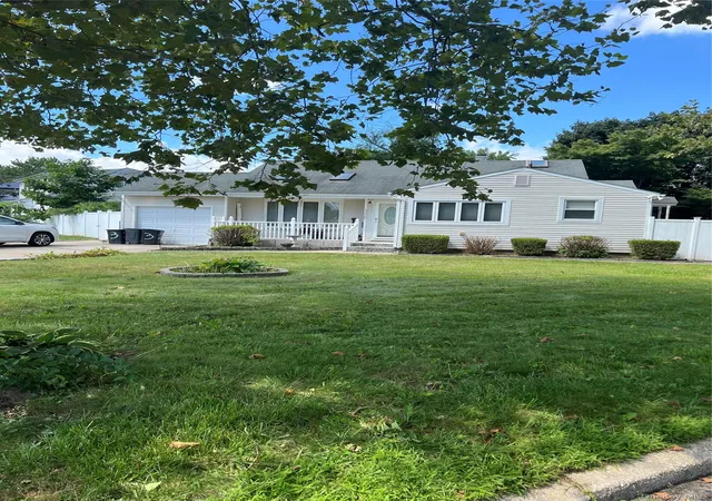 Photo 1 of Single family home for sale at 326 Lincoln Ave, Islip, NY 11717 | MLS# 1047238 | Listing updated on 2026-09-19