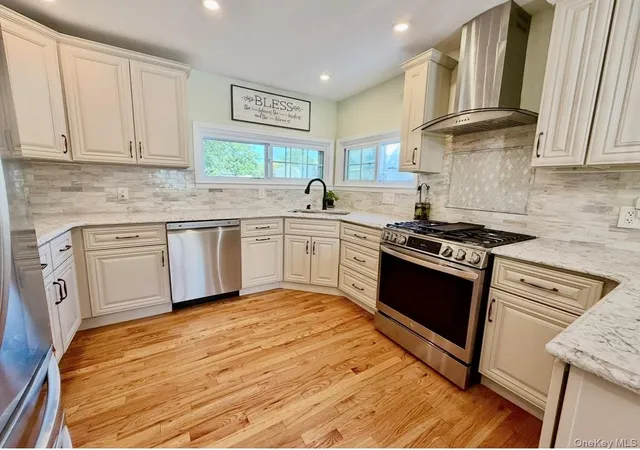 Photo 3 of Single family home for sale at 65 Westwood Rd N, Oyster Bay, NY 11762 | MLS# 1047241 | Listing updated on 2026-09-07