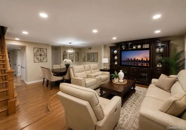 Photo 2 of Single family home for sale at 42 Birch Rd, New York, NY 10303 | MLS# 1047246 | Listing updated on 2026-10-18