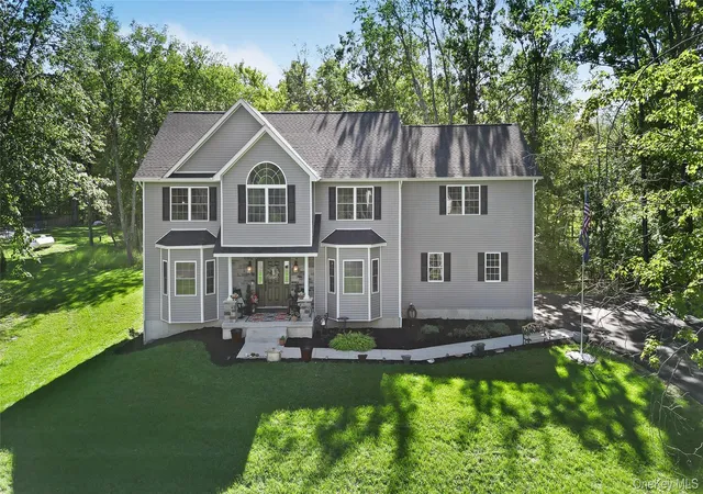 Photo 2 of Single family home for sale at 112 Elise Dr, Wallkill, NY 10941 | MLS# 1047251 | Listing updated on 2026-10-06