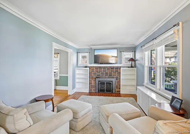 Photo 3 of Single family home for sale at 309 Bellevue Ave, Yonkers, NY 10703 | MLS# 1047254 | Listing updated on 2026-10-24