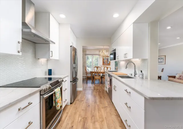 Photo 3 of Condo for sale at 1102 Gotham Path, Smithtown, NY 11780 | MLS# 1047276 | Listing updated on 2026-09-28