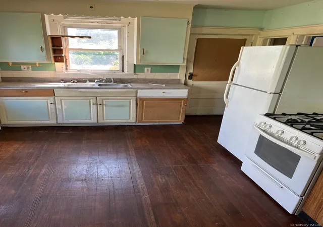 Photo 3 of Single family home for sale at 56 Grand St, Kingston, NY 12401 | MLS# 1047280 | Listing updated on 2026-09-19