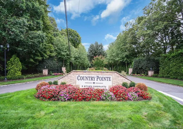 Photo 1 of Condo for sale at 107 Deer Valley Dr, Smithtown, NY 11767 | MLS# 1047297 | Listing updated on 2026-09-20