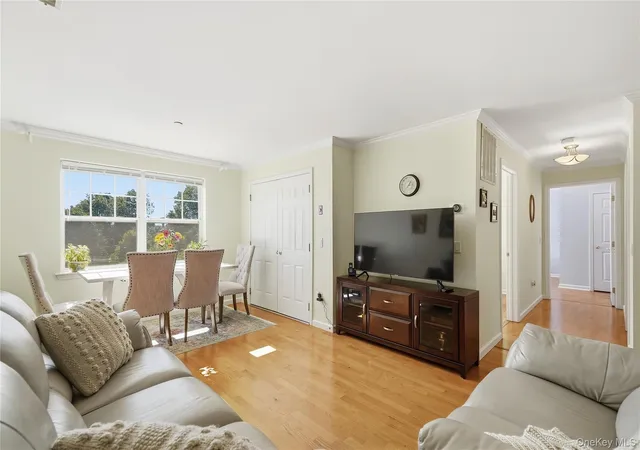 Listing Photo 4 - Condo for sale in building located at 300 Woodcrest Ln, Mount Kisco, NY 10549 - Unit #329