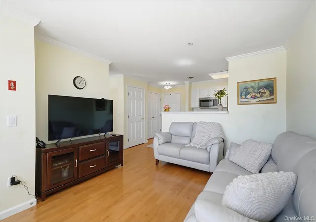Listing Photo 5 - Condo for sale in building located at 300 Woodcrest Ln, Mount Kisco, NY 10549 - Unit #329