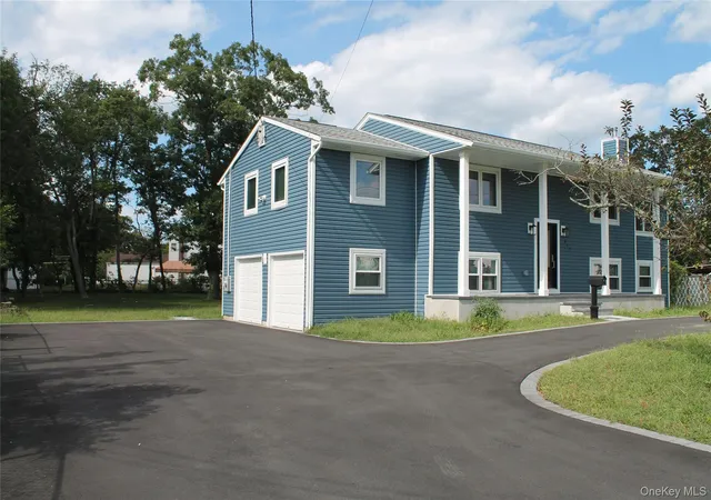 Photo 3 of Single family home for sale at 529 Spur Dr N, Islip, NY 11706 | MLS# 1047326 | Listing updated on 2026-09-13