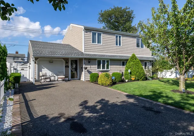 Photo 1 of Single family home for sale at 35 Magpie Ln, Hempstead, NY 11756 | MLS# 1047344 | Listing updated on 2026-10-29