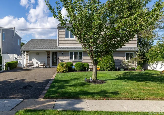 Photo 1 of Single family home for sale at 35 Magpie Ln, Hempstead, NY 11756 | MLS# 1047344 | Listing updated on 2026-10-29