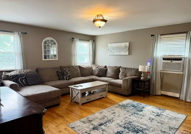 Photo 3 of Single family home for sale at 9 Jersey St, Babylon, NY 11729 | MLS# 1047348 | Listing updated on 2026-09-06