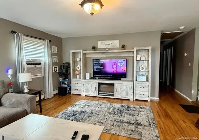 Photo 4 of Single family home for sale at 9 Jersey St, Babylon, NY 11729 | MLS# 1047348 | Listing updated on 2026-09-06