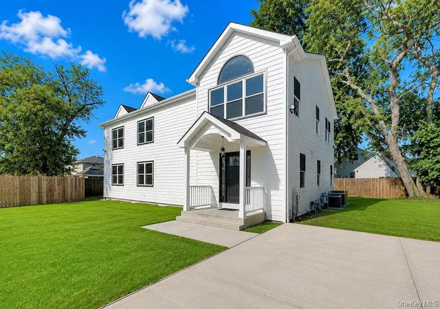 Photo 3 of Single family home for sale at 171 Ferraris, Babylon, NY 11726 | MLS# 1047354 | Listing updated on 2026-09-30