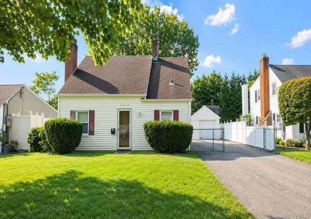 Photo 1 of Single family home for sale at 326 Curtis Ave, North Hempstead, NY 11514 | MLS# 1047361 | Listing updated on 2026-10-10