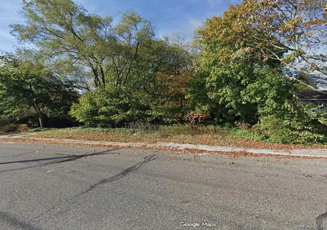 Photo 1 of Sale Pending at 2700 Connecticut Ave, Brookhaven, NY 11763 | MLS# 1047374 | Listing updated on 2026-09-23