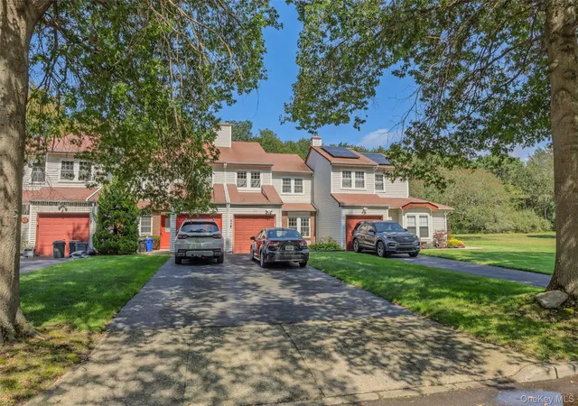 Photo 2 of Sale Pending at 11 Burgoyne Ct, Brookhaven, NY 11727 | MLS# 1047375 | Listing updated on 2026-10-06