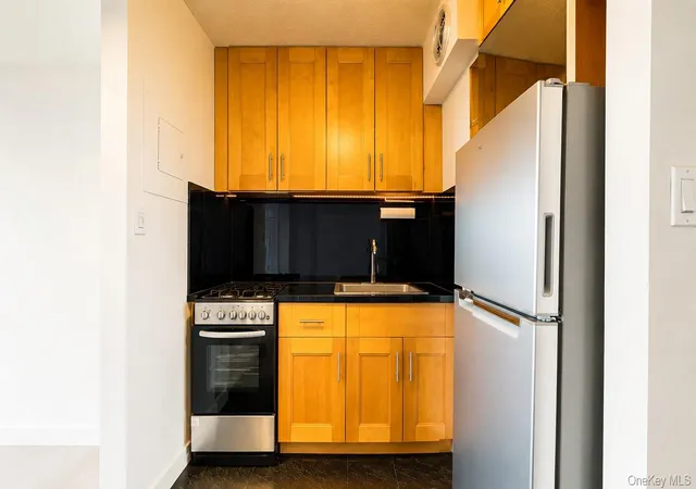 Photo 3 of Condo for sale at 150 38 Union Turnpike #8D, New York, NY 11367 | MLS# 1047379 | Listing updated on 2026-09-07