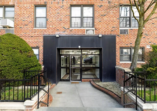 Listing Photo 2 - Condo for sale in building located at 10-40 Neilson St, New York, NY 11691 - Unit #4L