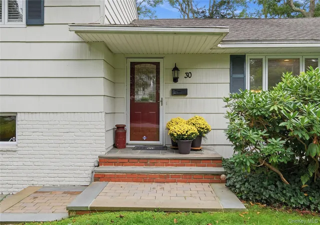 Photo 4 of Single family home for sale at 30 Oregon Dr, Huntington, NY 11746 | MLS# 1047387 | Listing updated on 2026-09-13