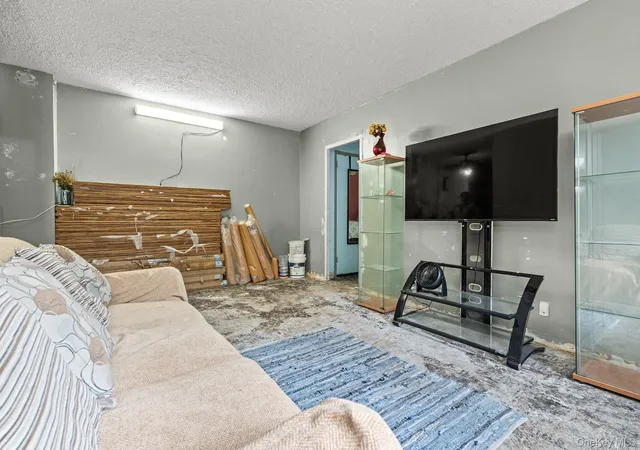 Photo 2 of Condo for sale at 161 Pearsall Dr #4B, Mount Vernon, NY 10552 | MLS# 1047395 | Listing updated on 2026-10-05